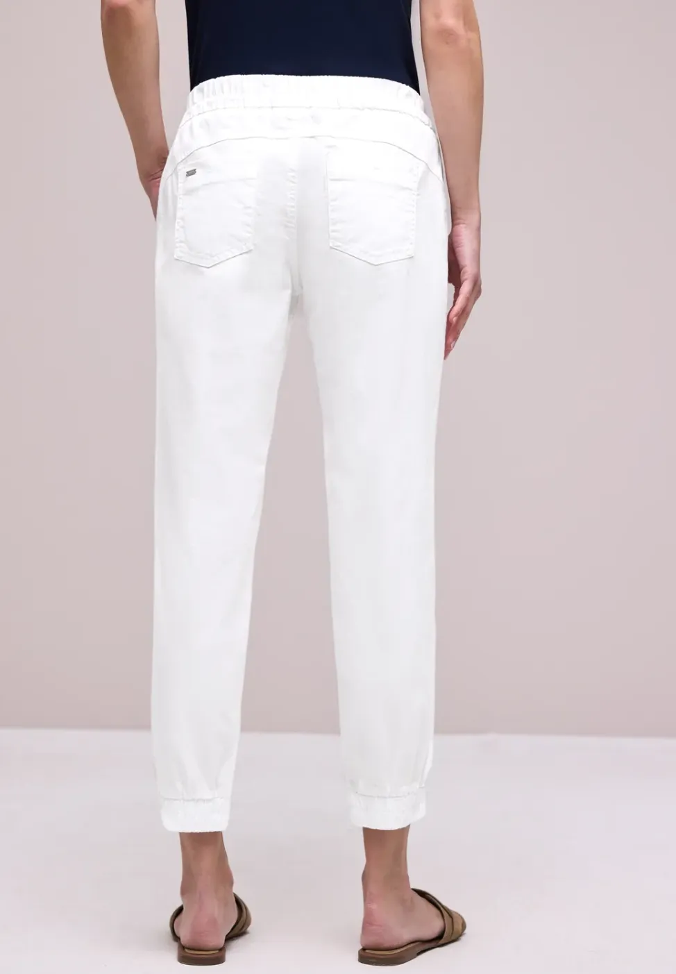 Slim legs broek in een lichtgewicht stof