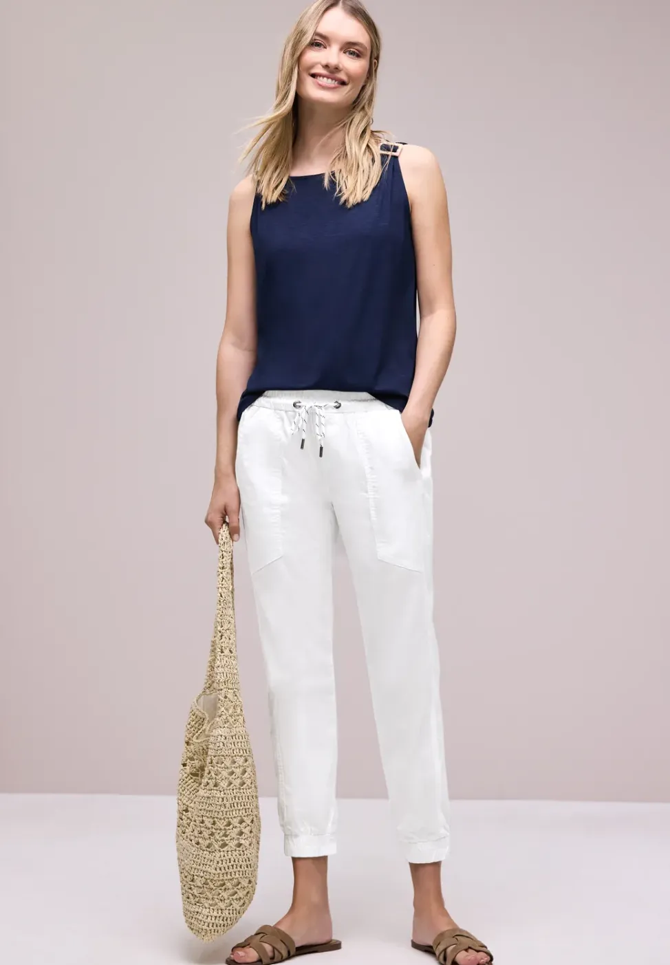 Slim legs broek in een lichtgewicht stof