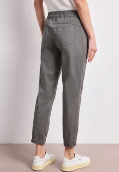 Slim legs broek in lichtgewicht kwaliteit