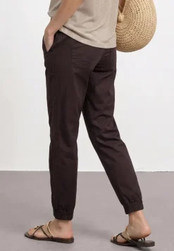 Slim legs broek in lichtgewicht kwaliteit