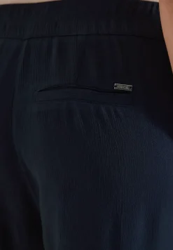 Slim Legs broek in Loose Fit met structuur