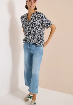 Split hals blouse met leo patroon