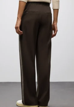 Straight Legs