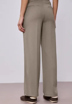 Straight Legs