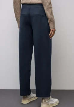 Straight Legs