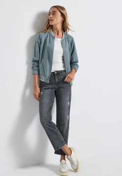 Straight Legs destroyed jeans