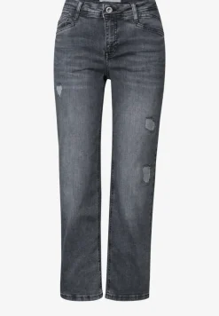 Straight Legs destroyed jeans