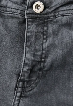 Straight Legs destroyed jeans