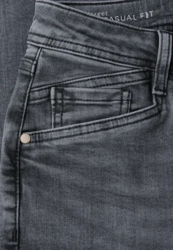 Straight Legs destroyed jeans