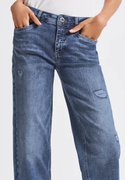 Straight Legs destroyed jeans