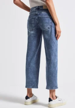 Straight Legs destroyed jeans
