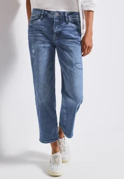 Straight Legs destroyed jeans