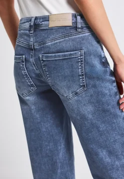Straight Legs destroyed jeans