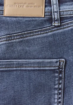 Straight Legs destroyed jeans