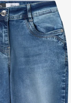 Straight Legs jeans