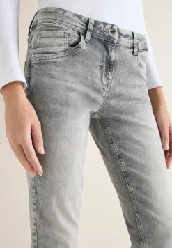 Straight Legs jeans