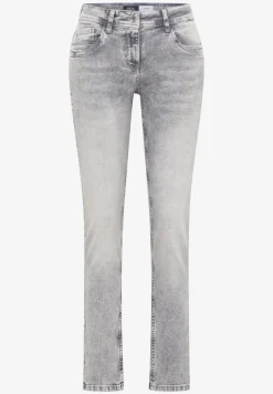 Straight Legs jeans