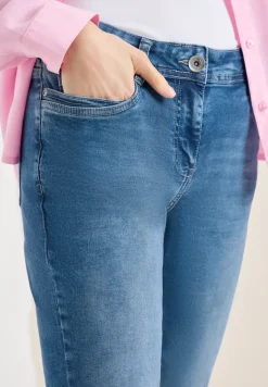Straight Legs jeans