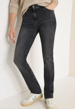 Straight Legs jeans