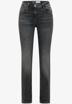 Straight Legs jeans
