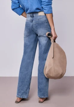 Straight Legs jeans
