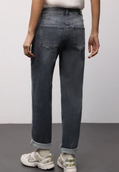 Straight Legs jeans