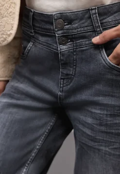 Straight Legs jeans