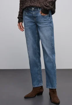 Straight Legs jeans