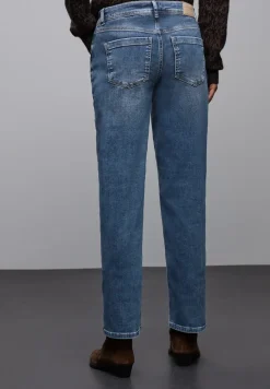 Straight Legs jeans