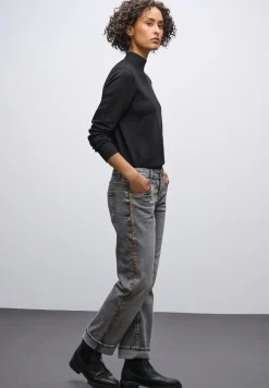 Straight Legs jeans