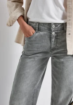 Straight Legs jeans