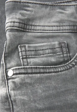 Straight Legs jeans