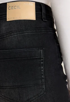 Straight Legs jeans
