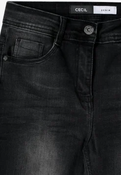 Straight Legs jeans