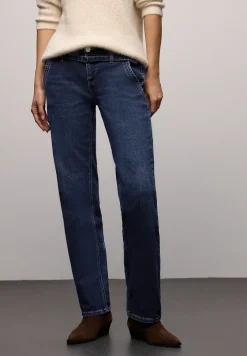 Straight Legs jeans
