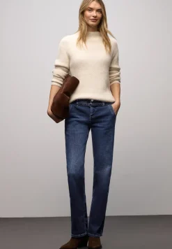 Straight Legs jeans