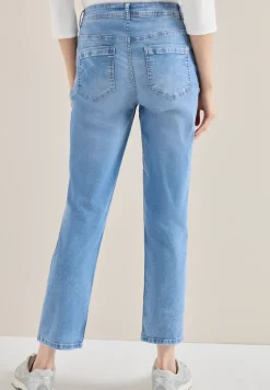 Straight Legs jeans