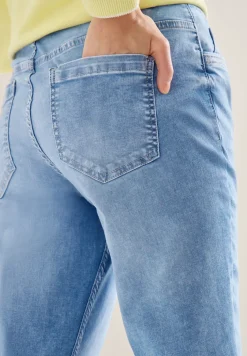 Straight Legs jeans