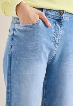 Straight Legs jeans