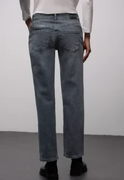 Straight Legs jeans