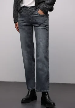 Straight Legs jeans