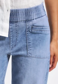 Straight Legs jeans