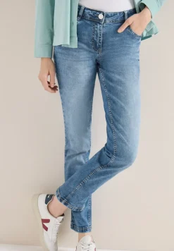 Straight Legs jeans