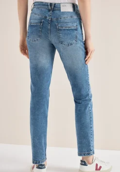 Straight Legs jeans