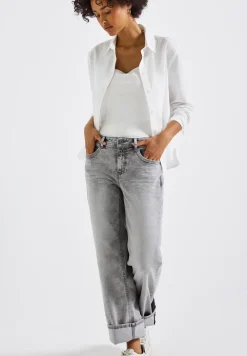 Straight Legs jeans