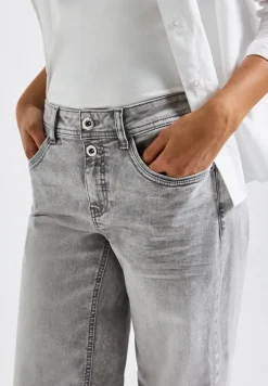 Straight Legs jeans