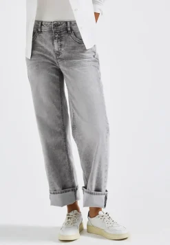 Straight Legs jeans