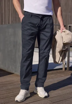 Straight Legs chino's in een lichtgewicht stof
