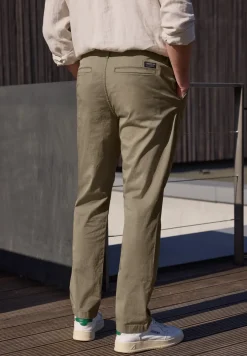 Straight Legs chino's in een lichtgewicht stof