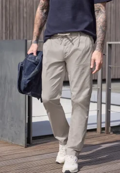 Straight Legs chino's in een lichtgewicht stof